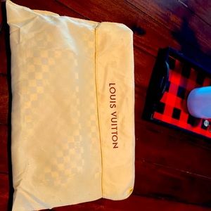 LOUIS VUITTON
DAMIER AZUR NEVERFULL GM